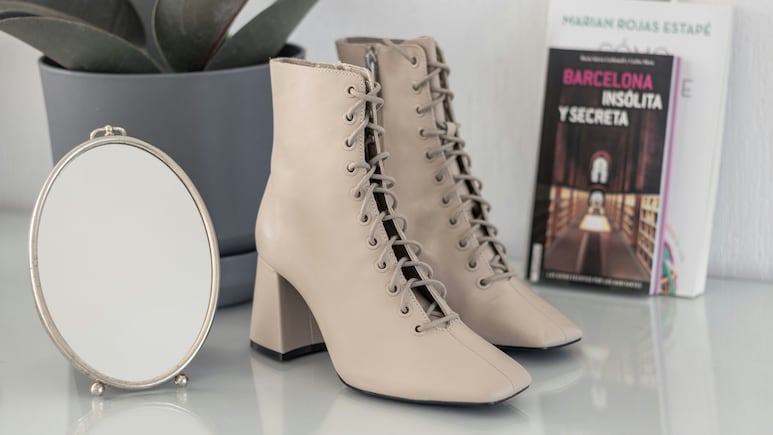 Women Footwear Sale: Heels से लेकर Flats तक, ब्रांडेड फुटवियर पर ऐसी सस्ती डील्स कहीं नहीं मिलेगी आपको