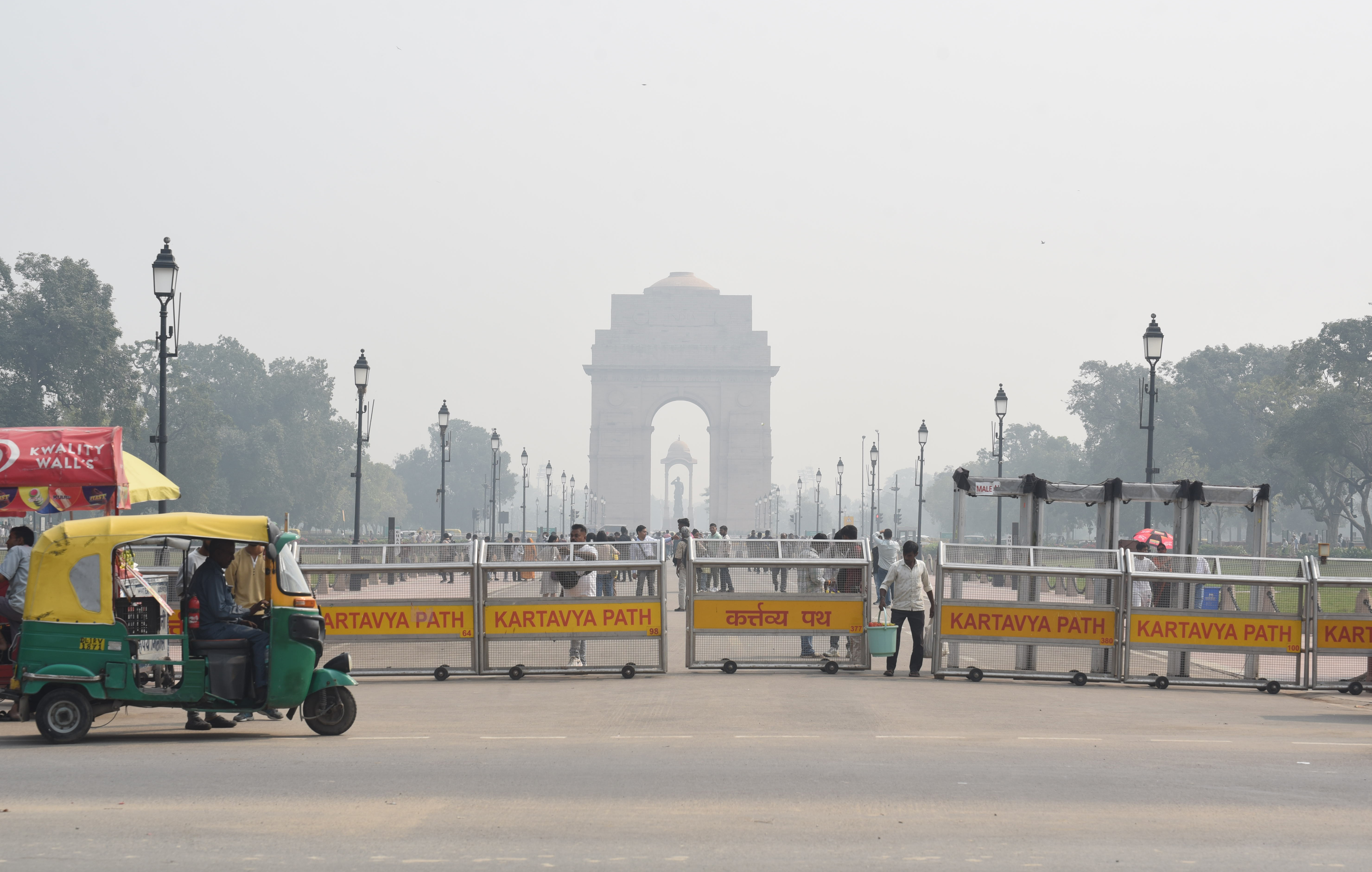 दिल्ली में जमकर हुई आतिशबाजी, हवा हुई 'जहरीली' ; जानिए कितना खतरनाक पहुंचा AQI का स्तर?