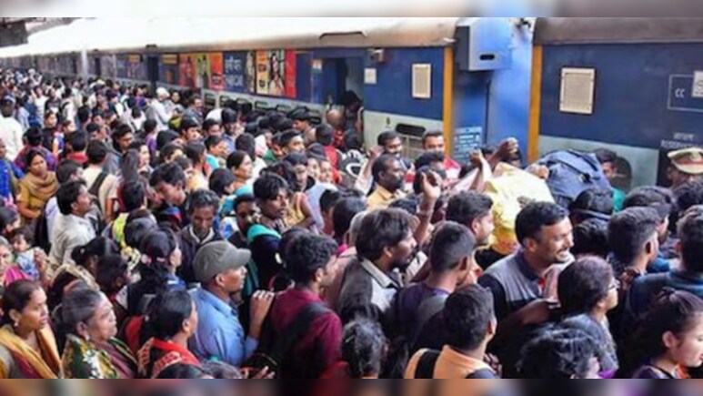 क्राउड कंट्रोल के लिए रेलवे का बड़ा कदम: देश के 75 स्टेशनों पर बनेंगे स्थायी होल्डिंग एरिया
