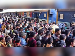 क्राउड कंट्रोल के लिए रेलवे का बड़ा कदम: देश के 75 स्टेशनों पर बनेंगे स्थायी होल्डिंग एरिया क्राउड कंट्रोल के लिए रेलवे का बड़ा कदम: देश के 75 स्टेशनों पर बनेंगे स्थायी होल्डिंग एरिया