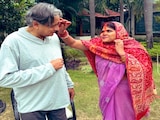 शशि थरूर को छठ पूजा का टीका लगाने और प्रसाद देने वाली ये महिला कौन हैं, जानें बिहार कनेक्शन शशि थरूर को छठ पूजा का टीका लगाने और प्रसाद देने वाली ये महिला कौन हैं, जानें बिहार कनेक्शन