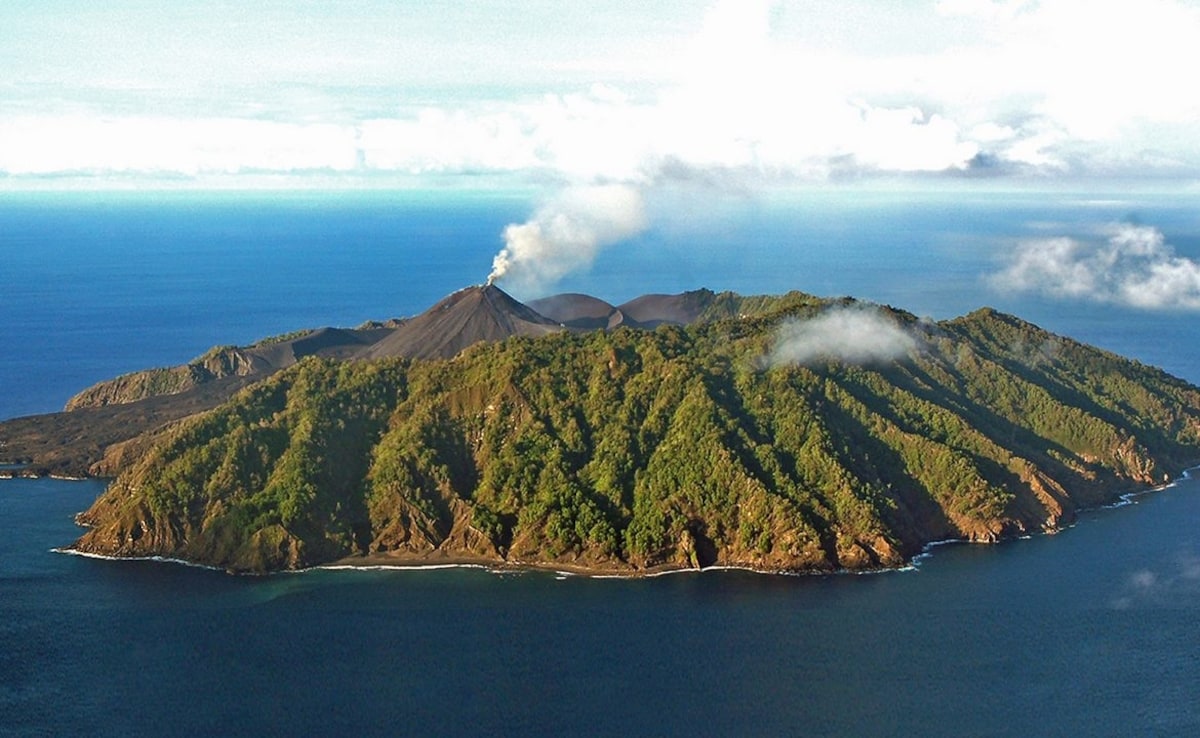 Barren island is the only active volcano site in India Barren island is the only active volcano site in India