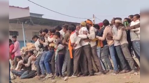 अन्नदाता की फजीहत! खाद के लिए दांव पर जिंदगी; केंद्रीय कृषि मंत्री के संसदीय क्षेत्र में परेशान किसान