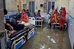 Rains Expose Infrastructure Woes In Bihar: Newly Built Hospital Flooded in Gopalganj Rains Expose Infrastructure Woes In Bihar: Newly Built Hospital Flooded in Gopalganj