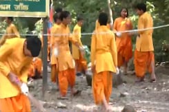 Mass Cleanathon At Rishikesh: Keeping Hilltops And Water Bodies Clean Mass Cleanathon At Rishikesh: Keeping Hilltops And Water Bodies Clean