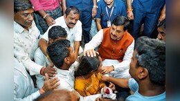 जहरीली कफ सिरप से मारे गए बच्चों के परिजनों से मिले सीएम यादव, तीन अधिकारियों को किया सस्पेंड