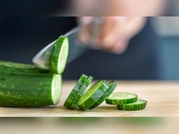 खीरे को काटने से पहले उसे ऊपर से घिसा क्यों जाता है? जानें क्या है ये नुस्खा खीरे को काटने से पहले उसे ऊपर से घिसा क्यों जाता है? जानें क्या है ये नुस्खा