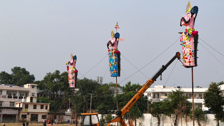 दशहरे पर रावण के साथ दो लोग कौन होते हैं? जिनका हर बार जलाया जाता है पुतला दशहरे पर रावण के साथ दो लोग कौन होते हैं? जिनका हर बार जलाया जाता है पुतला