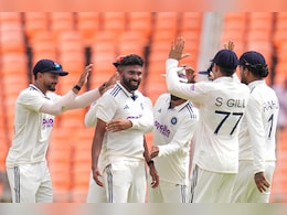 'कोई नहीं है टक्कर में',  बुमराह से भी आगे चल रहे हैं सिराज, विकेटों का लगा रहे हैं अंबार