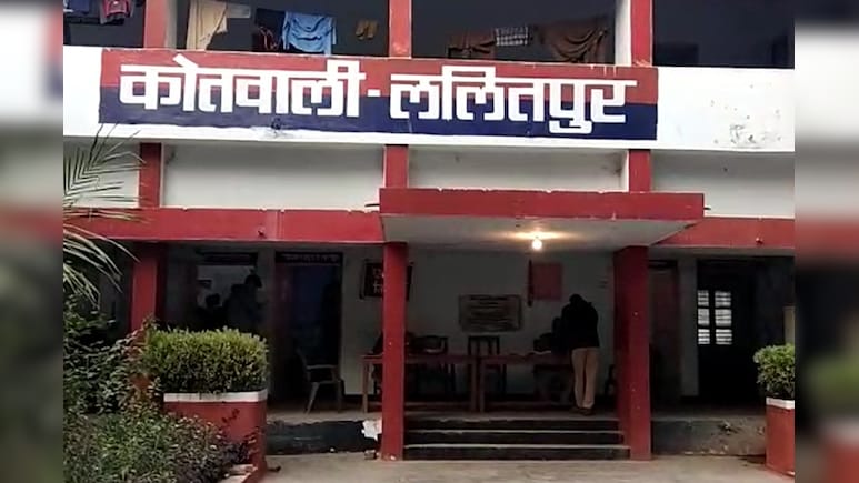 ख़ज़ाने के लालच में सवा सौ साल पुरानी इमारत की रातों-रात किसने गिराया? पढ़ें क्या है पूरी कहानी ख़ज़ाने के लालच में सवा सौ साल पुरानी इमारत की रातों-रात किसने गिराया? पढ़ें क्या है पूरी कहानी
