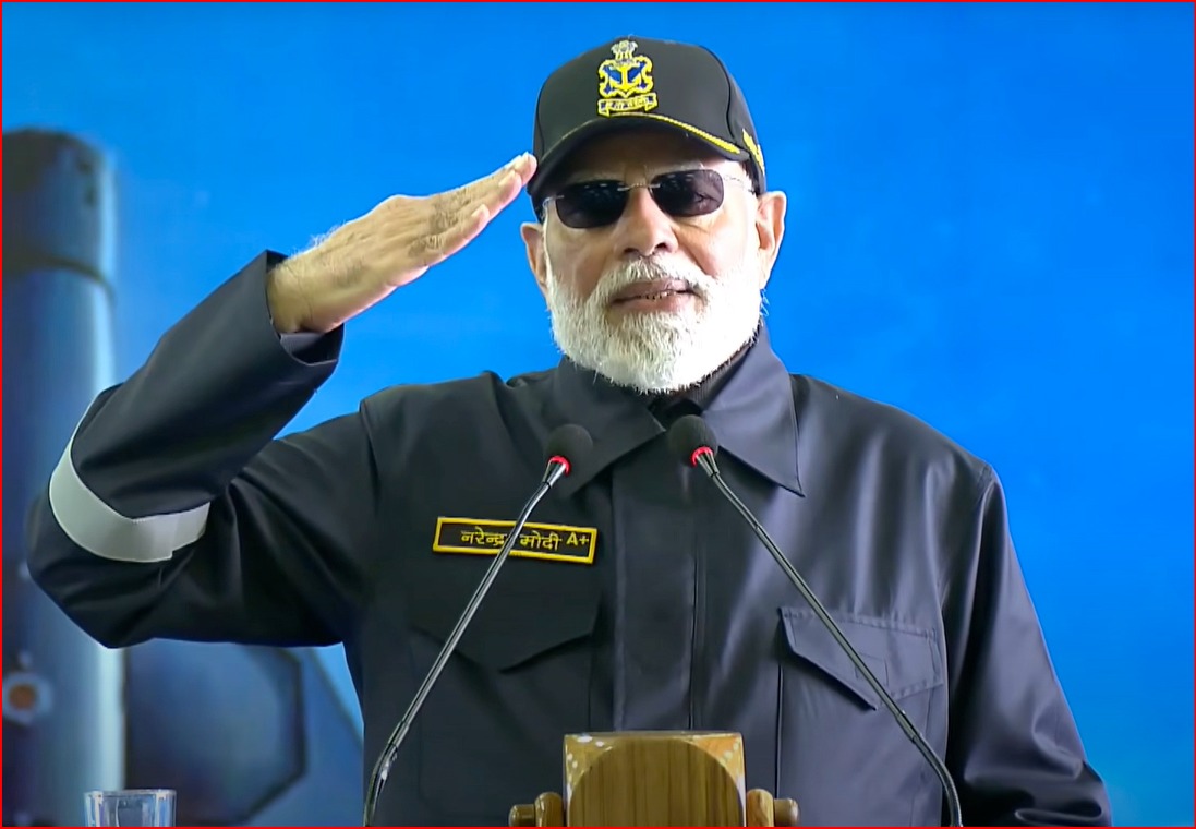 ऑपरेशन सिंदूर में हमारी सेनाओं ने पाक को घुटने टेकने को मजूबर किया... INS विक्रांत से पीएम मोदी