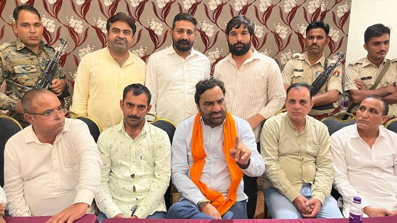 Rajasthan: 2 दिन बाद बीकानेर में ताकत दिखाएंगे हनुमान बेनीवाल, RLP के स्थापना दिवस की तैयारी में जुटे Rajasthan: 2 दिन बाद बीकानेर में ताकत दिखाएंगे हनुमान बेनीवाल, RLP के स्थापना दिवस की तैयारी में जुटे