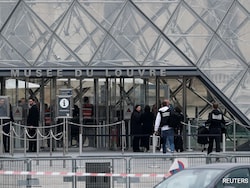 Tourists &#039;Disappointed&#039; As Louvre Keeps Its Doors Closed A Day After Heist