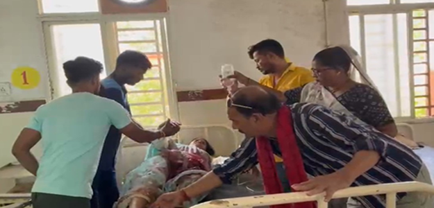 Crime News: बाजार में पति ने पत्नी पर किया धारधार हथियार से हमला, जानिए फिर क्या हुआ?