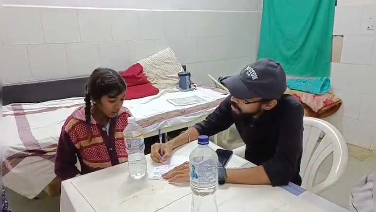 Chhindwara News: बच्चों को खिलाया बदबू वाला मिड-डे मील, कढ़ी चावल खाकर अस्पताल में भर्ती हुए 15 बच्चे Chhindwara News: बच्चों को खिलाया बदबू वाला मिड-डे मील, कढ़ी चावल खाकर अस्पताल में भर्ती हुए 15 बच्चे