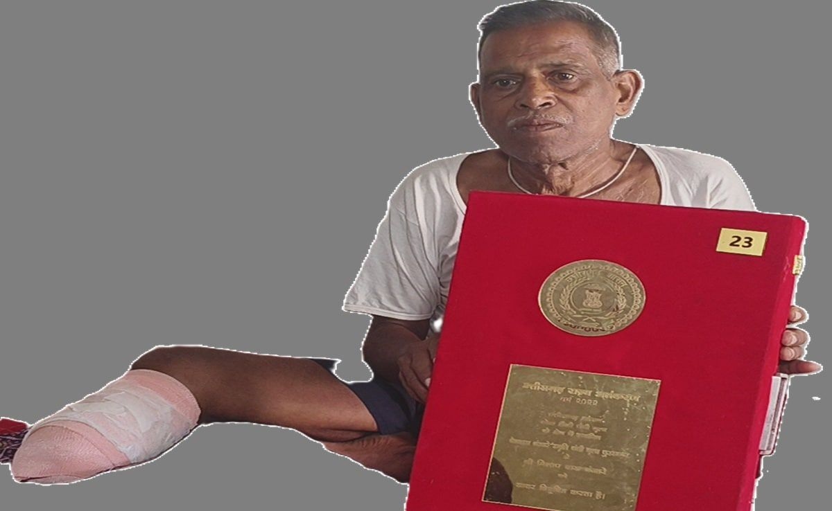 देश दुनिया में पंथी नृत्य करने वाला कलाकार हुआ पाई-पाई का मोहताज, सीएम साय से मांगी मदद