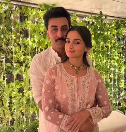 Inside Alia Bhatt And Ranbir Kapoor's Last Diwali Celebrations At Vastu. Ayan Mukerji And Shaheen Bhatt Are there Too