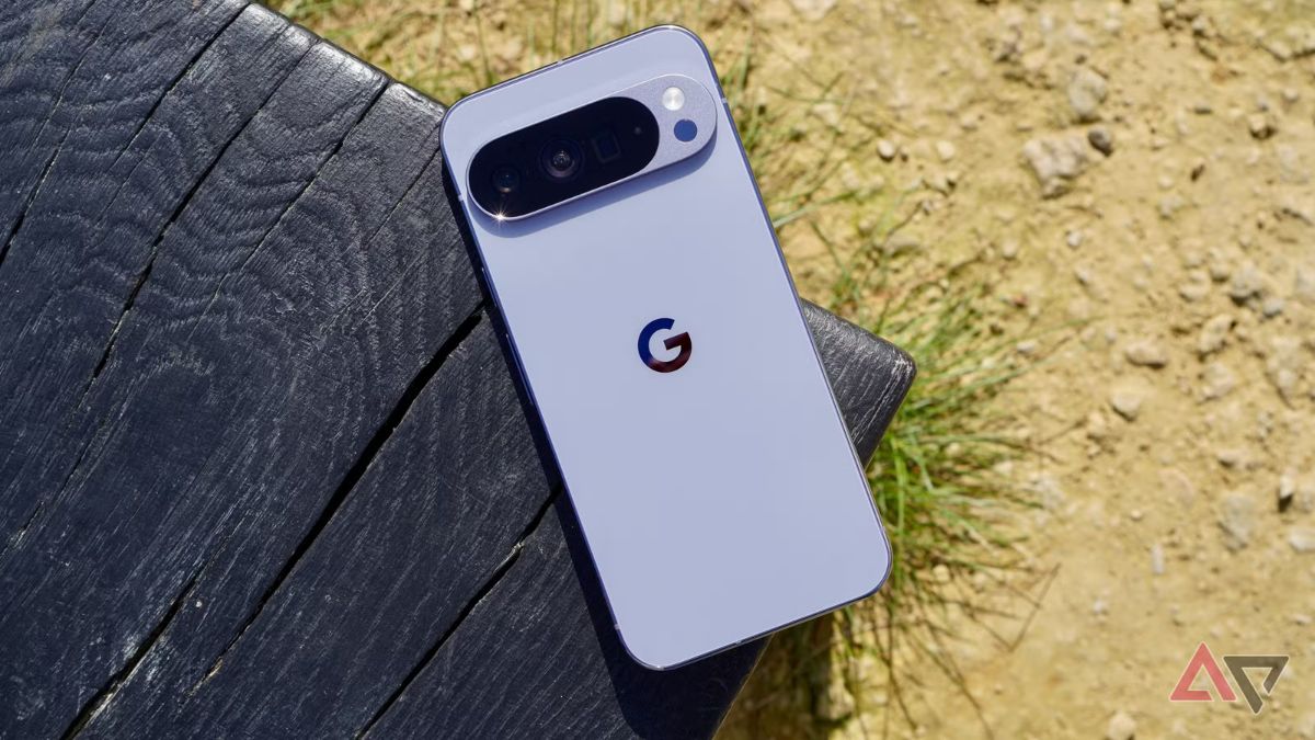 Oktober 2025 Pixel Updates werden veröffentlicht, einschließlich der Behebung von Pixel 10 Anzeigefehlern