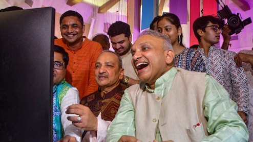 Share Market: Nifty वर्षभराने 26000, तर Sensex 85000 पार, गुंतवणूकदारांचा 1.62 लाख कोटींचा फायदा