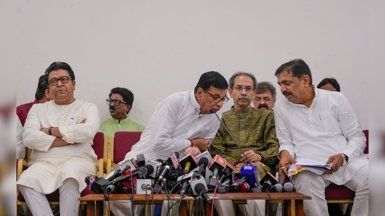 राज ठाकरेंसाठी 'प्रेम'पत्र, काँग्रेससोबतचा संसार तुटणार? काँग्रेस नेते संजय राऊतांवर भडकले राज ठाकरेंसाठी 'प्रेम'पत्र, काँग्रेससोबतचा संसार तुटणार? काँग्रेस नेते संजय राऊतांवर भडकले
