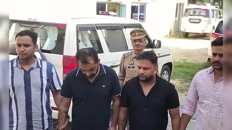 संभल में लोन माफी के नाम पर भोले-भाले लोगों फंसाने वाले गिरोह का भंडाफोड़, पुलिस ने दो को किया गिरफ्तार संभल में लोन माफी के नाम पर भोले-भाले लोगों फंसाने वाले गिरोह का भंडाफोड़, पुलिस ने दो को किया गिरफ्तार