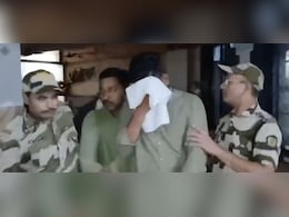 25 लाख रुपये की रिश्वत लेने वाले बाबू पर क्यों बरसाए गए फूल, पढ़ें क्या है पूरा माजरा 25 लाख रुपये की रिश्वत लेने वाले बाबू पर क्यों बरसाए गए फूल, पढ़ें क्या है पूरा माजरा