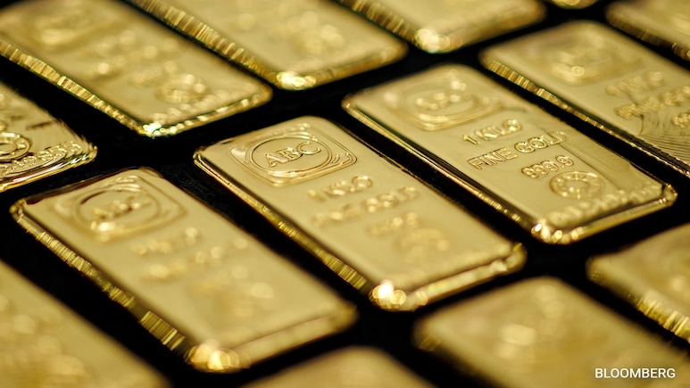 Gold Prices Near Record High Of $4,000 Amid US Government Shutdown Gold Prices Near Record High Of $4,000 Amid US Government Shutdown