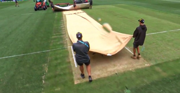 IND vs AUS Live Score: बारिश बंद, खेल शुरु, मैदान में आए श्रेयस और अक्षर