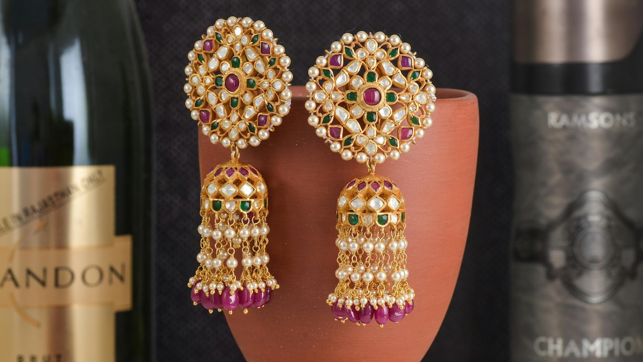 Trending Jhumka Styles For Western Outfits: Modern Earring Styling Tips Trending Jhumka Styles For Western Outfits: Modern Earring Styling Tips