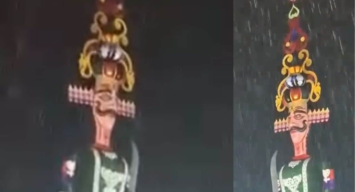 भारी बारिश में भी सीना ताने खड़ा रावण. भारी बारिश में भी सीना ताने खड़ा रावण.