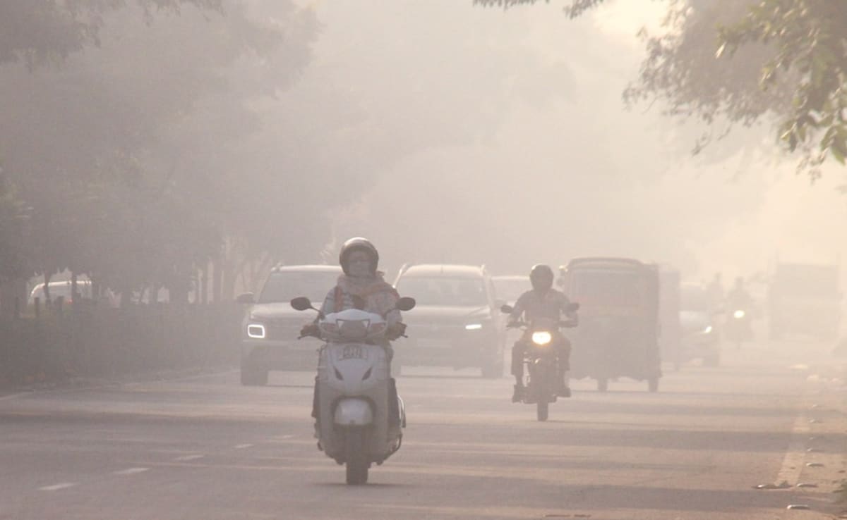 दिल्ली का AQI कितना है-300 या 1000? खुद को बचाने के लिए करें ये उपाय