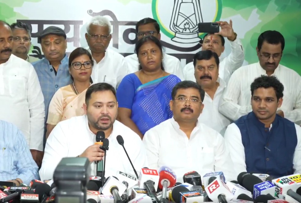 चुनाव से पहले नीतीश को बड़ा झटका, JDU के पूर्व MP, MLA सहित मौजूदा सांसद के बेटे भी RJD में शामिल