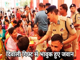 जवानों के घर पहुंचकर IG, DIG और SSP ने मनाई दिवाली, 3 दिन से ड्यूटी पर तैनात पुलिसकर्मियों के परिजन हुए भावुक जवानों के घर पहुंचकर IG, DIG और SSP ने मनाई दिवाली, 3 दिन से ड्यूटी पर तैनात पुलिसकर्मियों के परिजन हुए भावुक