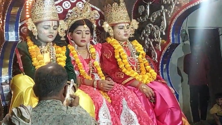 कौशांबी की इस राम लीला में 250 साल से कायम है हिंदू-मुस्लिम भाईचारा, मुसलमान ऐसे करते हैं भगवान राम का स्वागत कौशांबी की इस राम लीला में 250 साल से कायम है हिंदू-मुस्लिम भाईचारा, मुसलमान ऐसे करते हैं भगवान राम का स्वागत