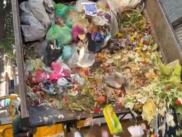 बेंगलुरु में अब गंदगी फैलाने वालों की खैर नहीं, 'रिटर्न गिफ्ट' में घर बैठे मिलेगा कूड़ा-कचरा बेंगलुरु में अब गंदगी फैलाने वालों की खैर नहीं, 'रिटर्न गिफ्ट' में घर बैठे मिलेगा कूड़ा-कचरा