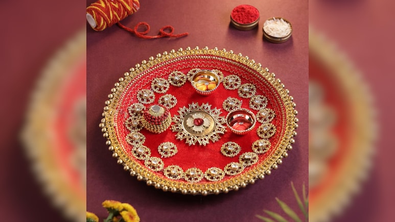 Bhai Dooj 2025 Tikka Thali: आज ही ऑर्डर करें परंपरा और प्यार से सजी भाई के लिए ये खास पूजा थाली Bhai Dooj 2025 Tikka Thali: आज ही ऑर्डर करें परंपरा और प्यार से सजी भाई के लिए ये खास पूजा थाली