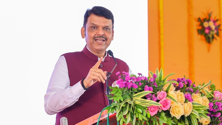 Solapur News : सोलापूरच्या नेत्यांना 'डोक्यात किडा गेलाय!' म्हणत मुख्यमंत्र्यांचा संताप, शहरासाठी मोठी घोषणा Solapur News : सोलापूरच्या नेत्यांना 'डोक्यात किडा गेलाय!' म्हणत मुख्यमंत्र्यांचा संताप, शहरासाठी मोठी घोषणा