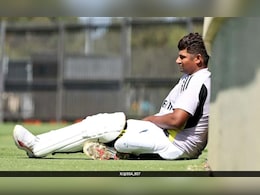 Sarfaraz Khan:17 किलो वजन घटाया, रणजी ट्रॉफी में बनाए रन, फिर भी नहीं मिला मौका, फैन्स हो रहे एंग्री Sarfaraz Khan:17 किलो वजन घटाया, रणजी ट्रॉफी में बनाए रन, फिर भी नहीं मिला मौका, फैन्स हो रहे एंग्री