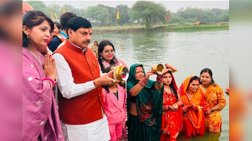 मध्य प्रदेश के सीएम मोहन यादव ने  उज्जैन में विक्रम सरोवर में उगते सूर्य को दिया अर्घ्य