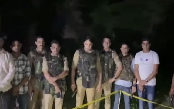 मुठभेड़ में ₹50 हजार का इनामी बदमाश ढेर, बुलेट प्रूफ जैकेट ने बचाई ASP अनुज चौधरी की जान