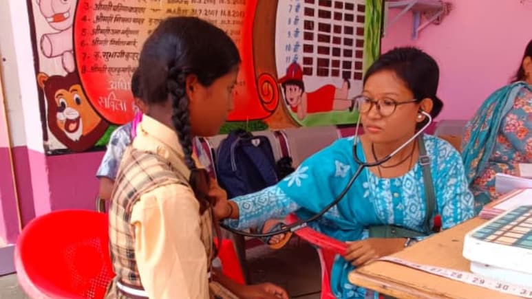 गंभीर हृदय रोग से पीड़ित थी बैगा आदिवासी परिवार की रोशनी, मुस्कुराते हुए लौटी घर, किस योजना से मिला नया जीवन?