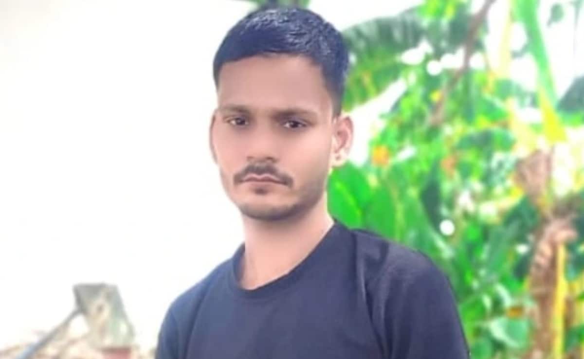 प्रदीप शर्मा की मां ने अपने प्रेमी के साथ मिलकर बेटे का कई जीवन बीमा करवाया था. प्रदीप शर्मा की मां ने अपने प्रेमी के साथ मिलकर बेटे का कई जीवन बीमा करवाया था.