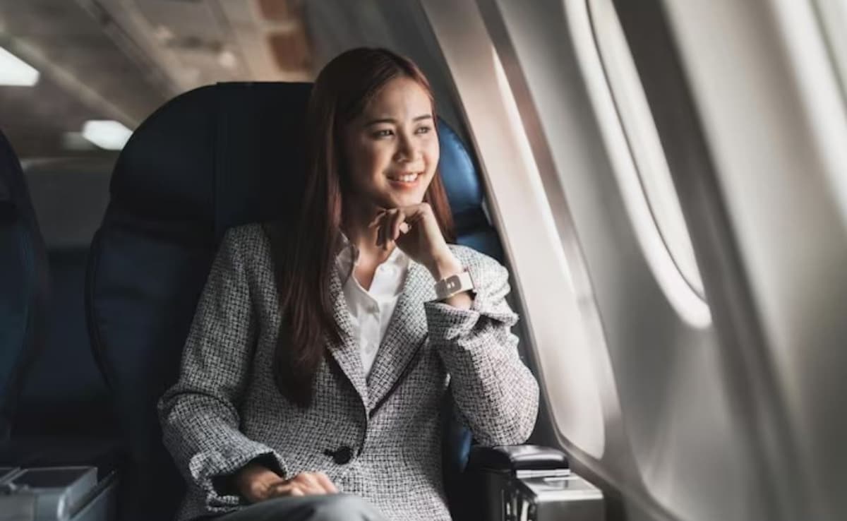 A woman travelling in a plane. Photo: Freepik A woman travelling in a plane. Photo: Freepik