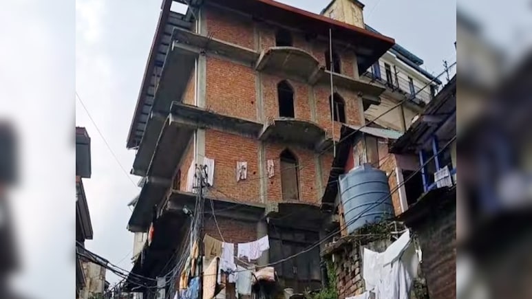 शिमला के संजौली मस्जिद मामला: देवभूमि संघर्ष समिति ने फिर की अवैध निर्माण को गिराने की मांग, पढ़ें पूरा मामला शिमला के संजौली मस्जिद मामला: देवभूमि संघर्ष समिति ने फिर की अवैध निर्माण को गिराने की मांग, पढ़ें पूरा मामला