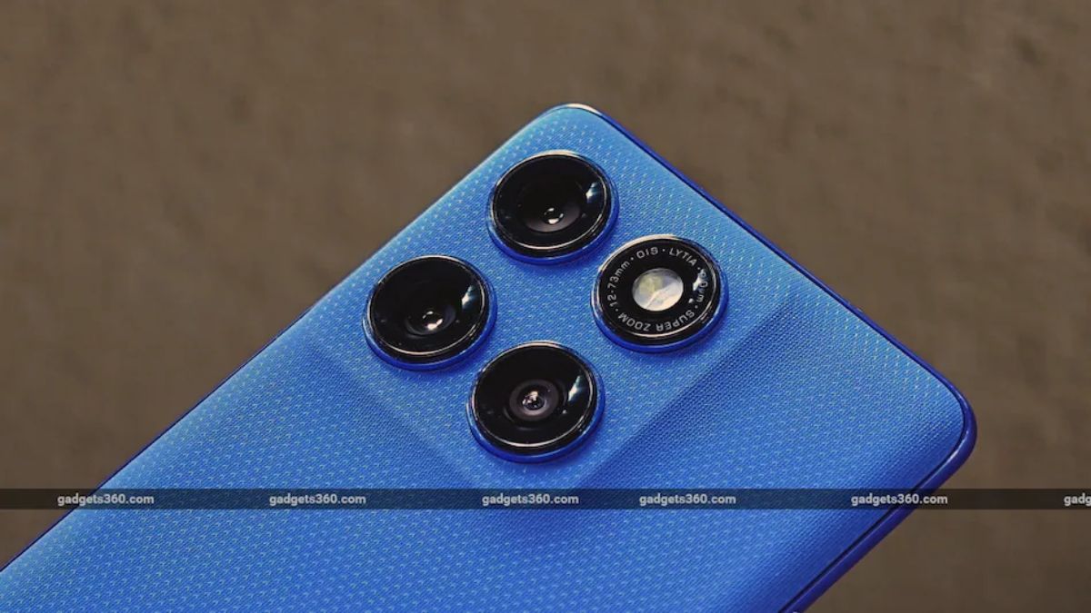 Motorola स्मार्टफोन्ससाठी मोठी खुशखबर! Android 16 अपडेटची यादी जाहीर