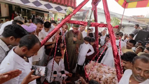 सिंबल फूल गोभी, कार्यकर्ताओं ने जलेबी से तौला, देखिए RJD के बागी प्रत्याशी का जलवा