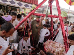 सिंबल फूल गोभी, कार्यकर्ताओं ने जलेबी से तौला, देखिए RJD के बागी प्रत्याशी का जलवा सिंबल फूल गोभी, कार्यकर्ताओं ने जलेबी से तौला, देखिए RJD के बागी प्रत्याशी का जलवा