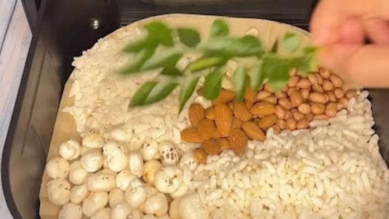 एयर फ्रायर रेसिपी:  Air Fryer में सिर्फ 1 चम्मच तेल से बनाएं कुरकुरा चिवड़ा, 10 मिनट में तैयार हेल्दी स्नैक