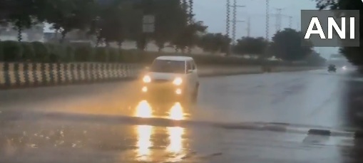 Heavy Overnight Rain, Thunderstorms Hit Delhi, Temperature Drops