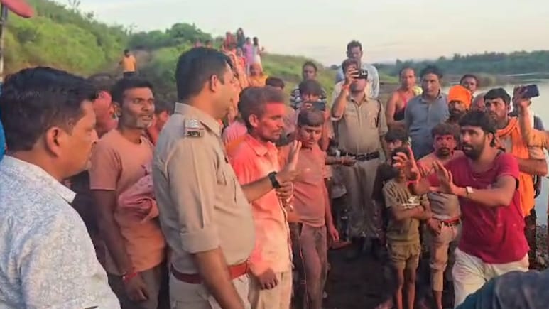 बुरहानपुर में दुर्गा विसर्जन चल समारोह पर पथराव, एक व्‍यक्‍ति घायल, एक दर्जन से अध‍िक लोगों पर FIR